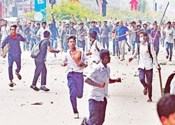 ঢাকায় আন্দোলনরত শিক্ষার্থীদের ওপর যুবলীগের ন্যাক্কারজনজ হামলা