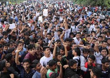 শিক্ষার্থীদের উপর সরকারের নানা পরিকল্পিত ইতিহাসের বর্বরতম হামলা , কে তাদের আশ্রয় দিবে?