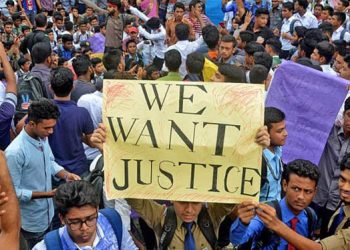 ‘নিরাপদ সড়ক চাই’ আন্দোলন প্রতিরোধে সরকারপন্থীদের কেন এতো নির্মমতা ?