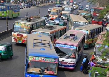 গনপরিবহন খাতে রাজনৈতিক ক্ষমতার অপব্যবহার