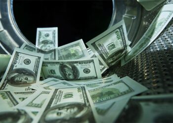 বিদেশে অর্থ পাচারে কারা জড়িত?